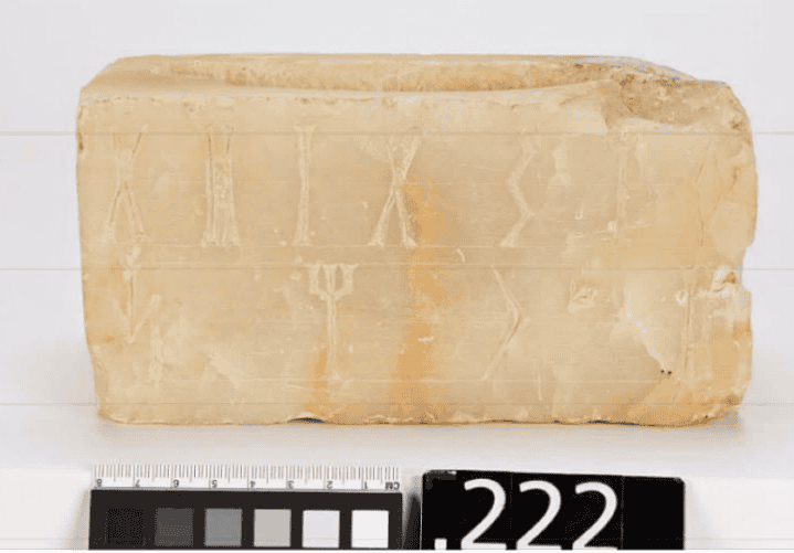 قاعدة تمثال